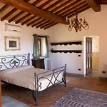 Dell'oliveto, Private Pool And Views Villa Tuoro sul Trasimeno